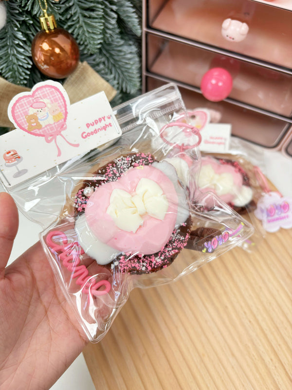 yoyosquishy-Chocolate Heart Cake Squishy Toy